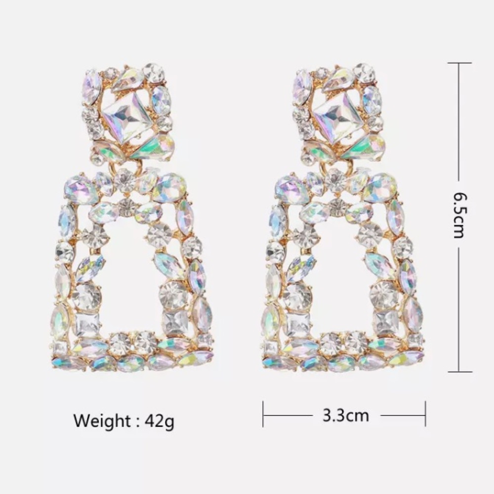 Hollowed Out Crystal Drop Earrings! - Picture 3 of 4